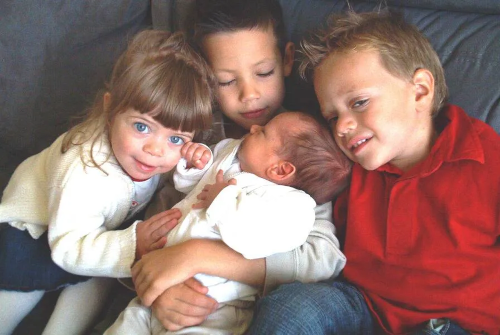 foto Sara con i fratelli