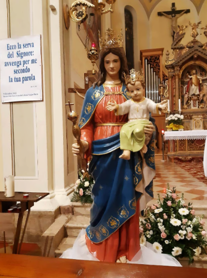 foto Madonna Ausiliatrice in chiesa